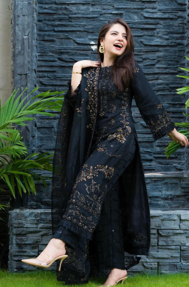 3 Piece - Lawn Embroidered Suit - UPA006