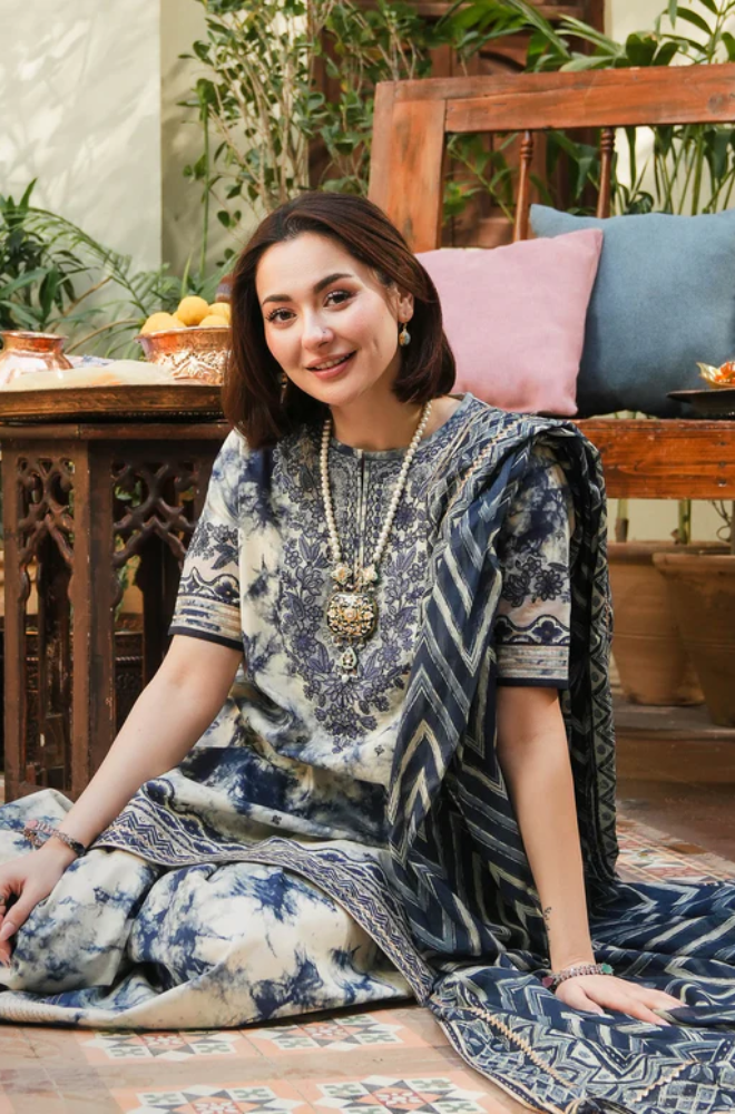 Sapphire - 3PC Lawn Digital Printed Suit - UPD041