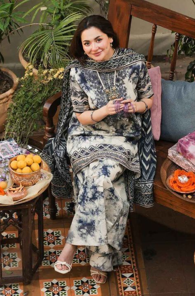 Sapphire - 3PC Lawn Digital Printed Suit - UPD041