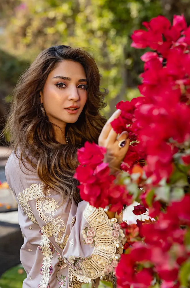 Elaf Premium - 3PC Unstitched Luxury Dhanak Chikenkari Embroidered Suit - UH291